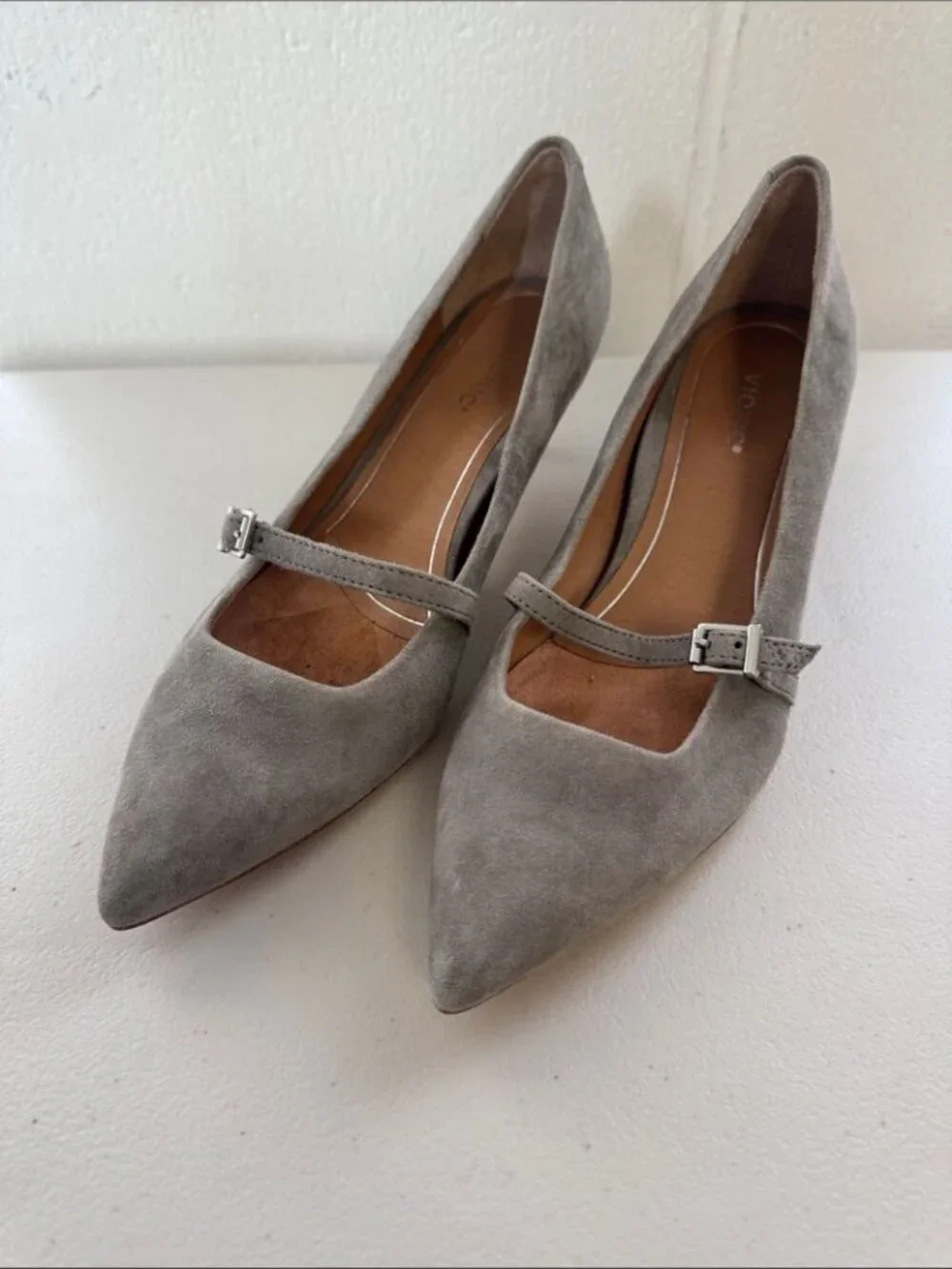 Vionic Minnie Mary Jane Heels Gray Suede Size 9.5 Minimalist Career Luxe Chic